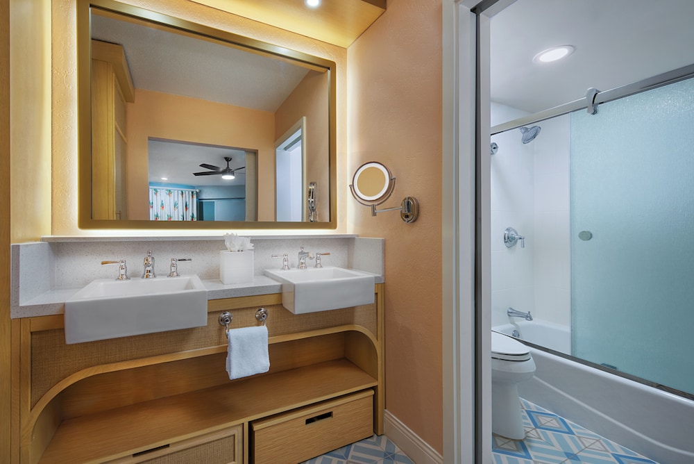 Disneys Caribbean Beach Resort 49/50
