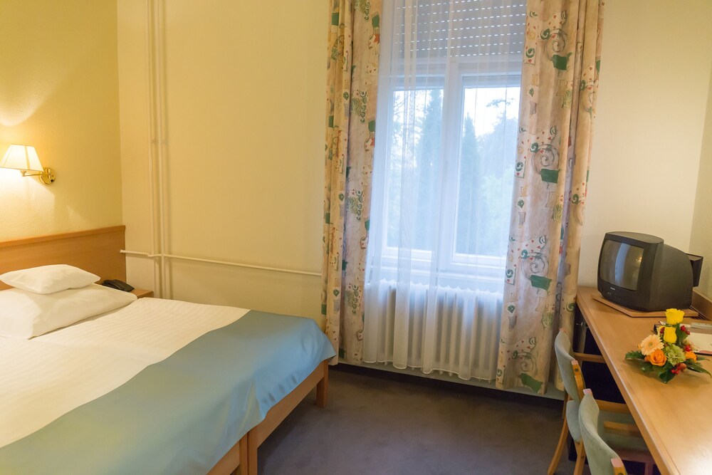 HUNGUEST HOTEL HELIOS 15/56