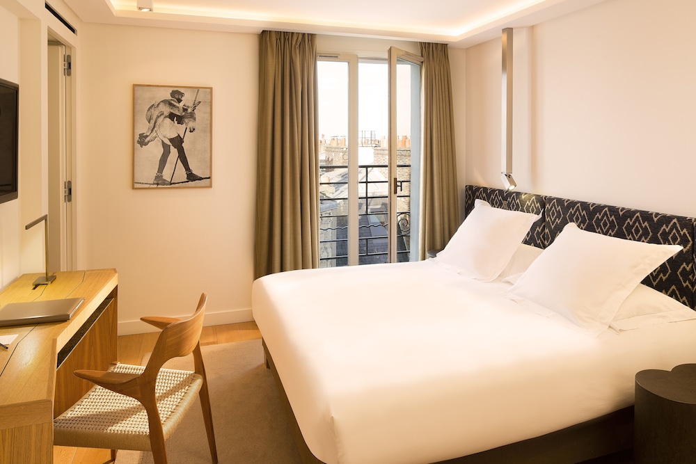 Hotel Marignan Champs Elysees 24/70