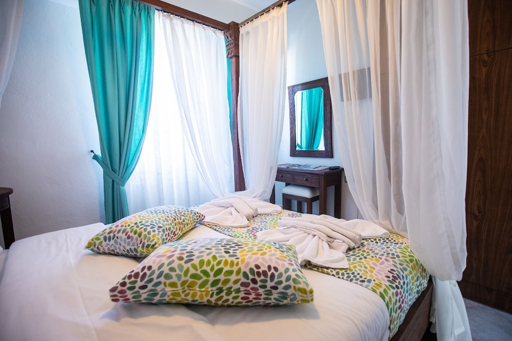 Kastro Hotel 9/50