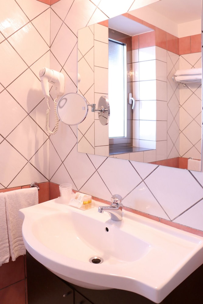 Ancora Hotel 23/72