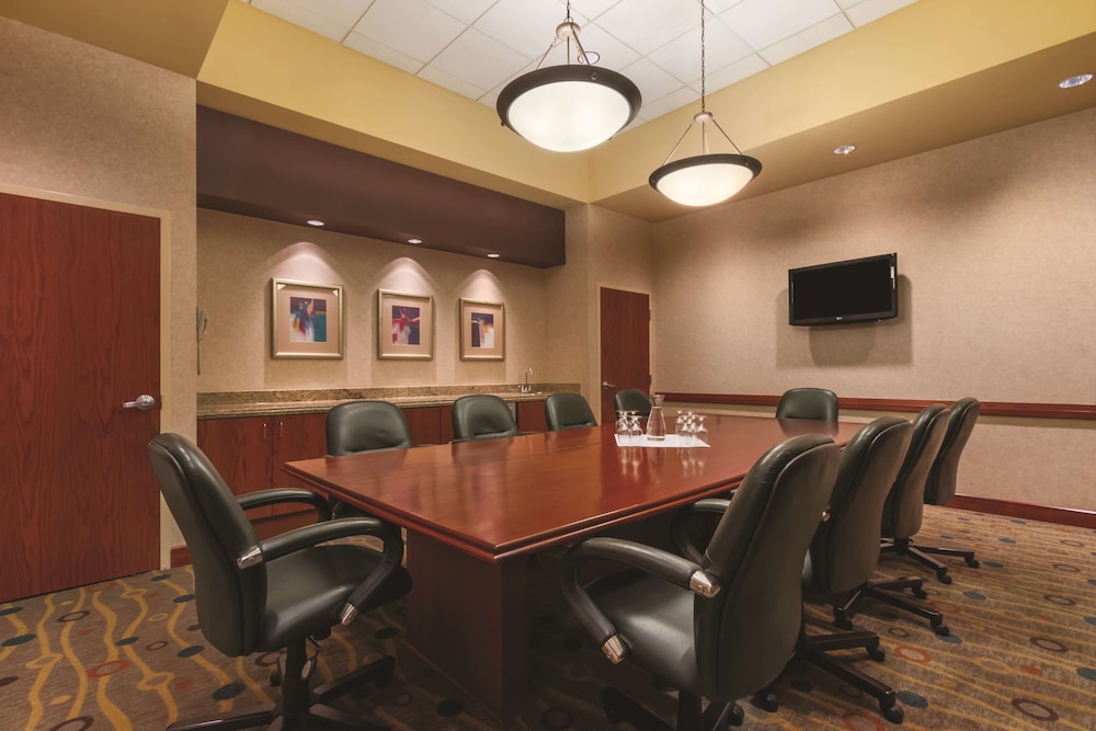 Embassy Suites by Hilton Portland Airport 63/66