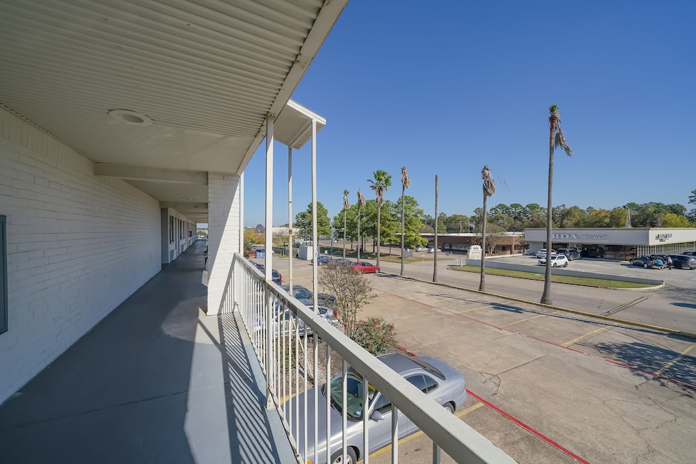 Americas Best Value Inn & Suites Humble 20/40