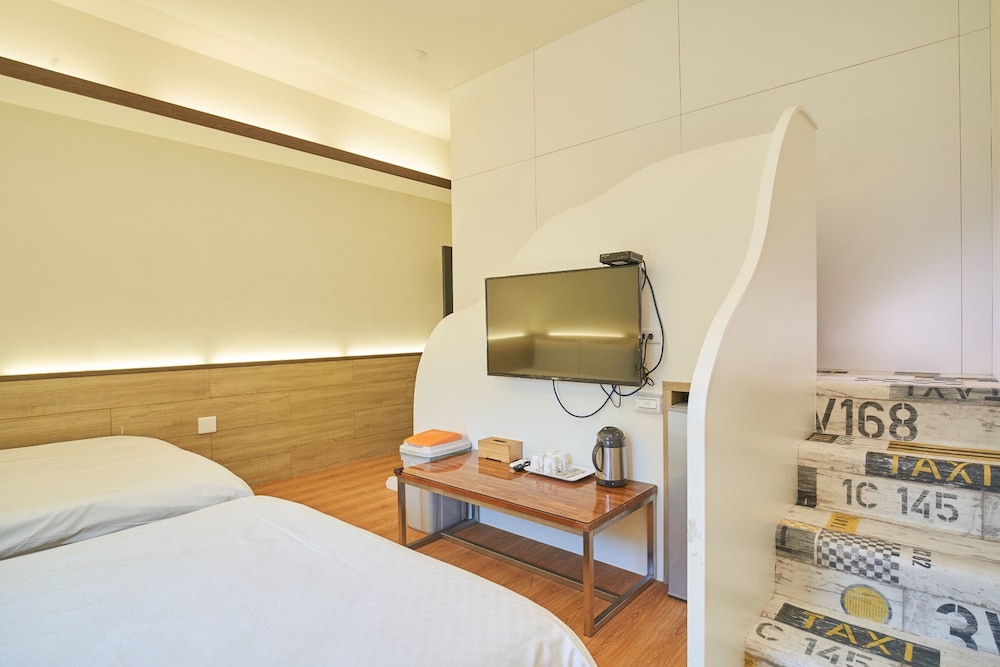 SIGNATURE, QUADRUPLE, 2 DOUBLE BEDS, BATHTUB