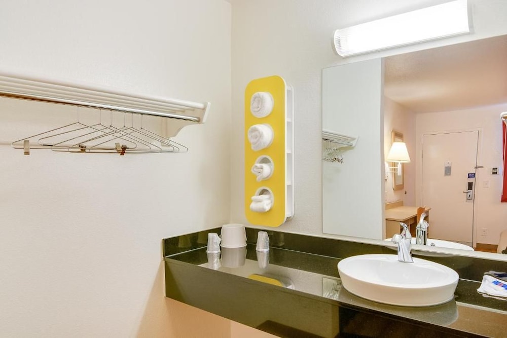 Motel6 Rolling Meadows, IL - Chicago Northwest 69/69