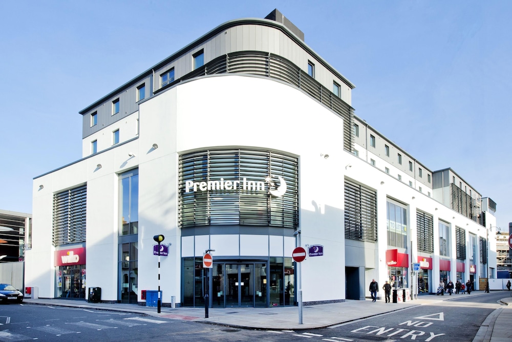 Premier Inn Cheltenham Town Centre 39/44