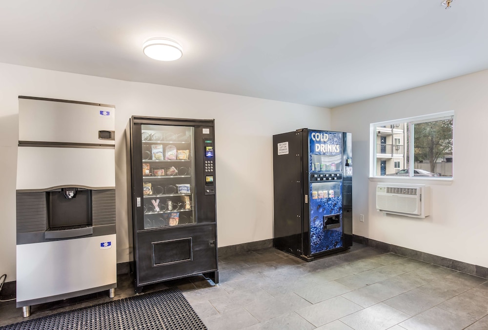 Studio 6 Extended Stay - Jacksonville, FL - South 27/46