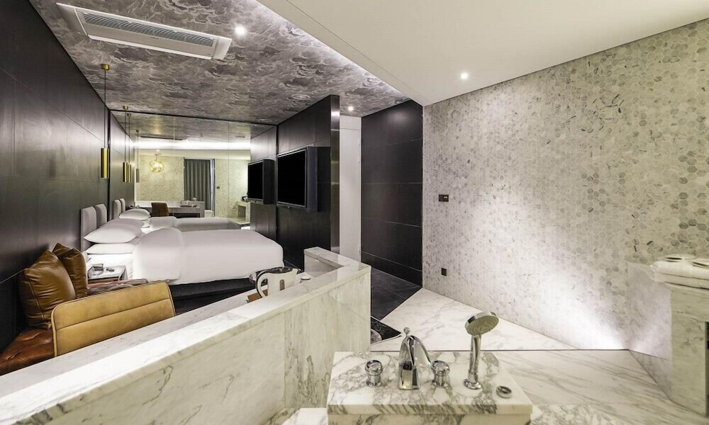 Guwol Hotel Bay 204 21/29