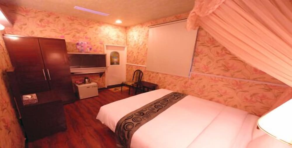 Fuchia Hotel 20/40