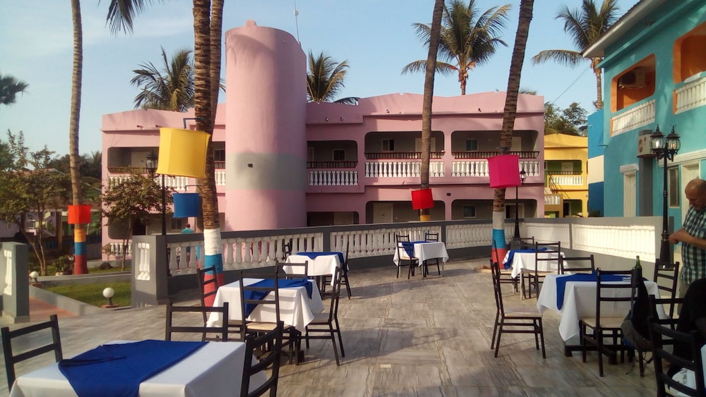 Mansea Beach Hotel 47/65