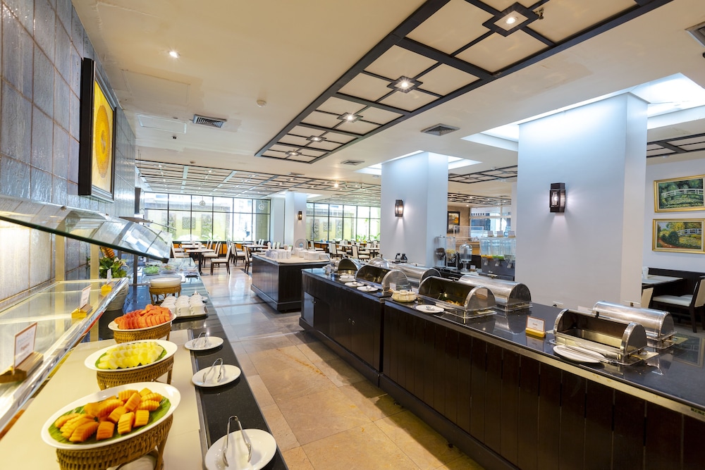 Pinnacle Lumpinee Park Hotel 37/47