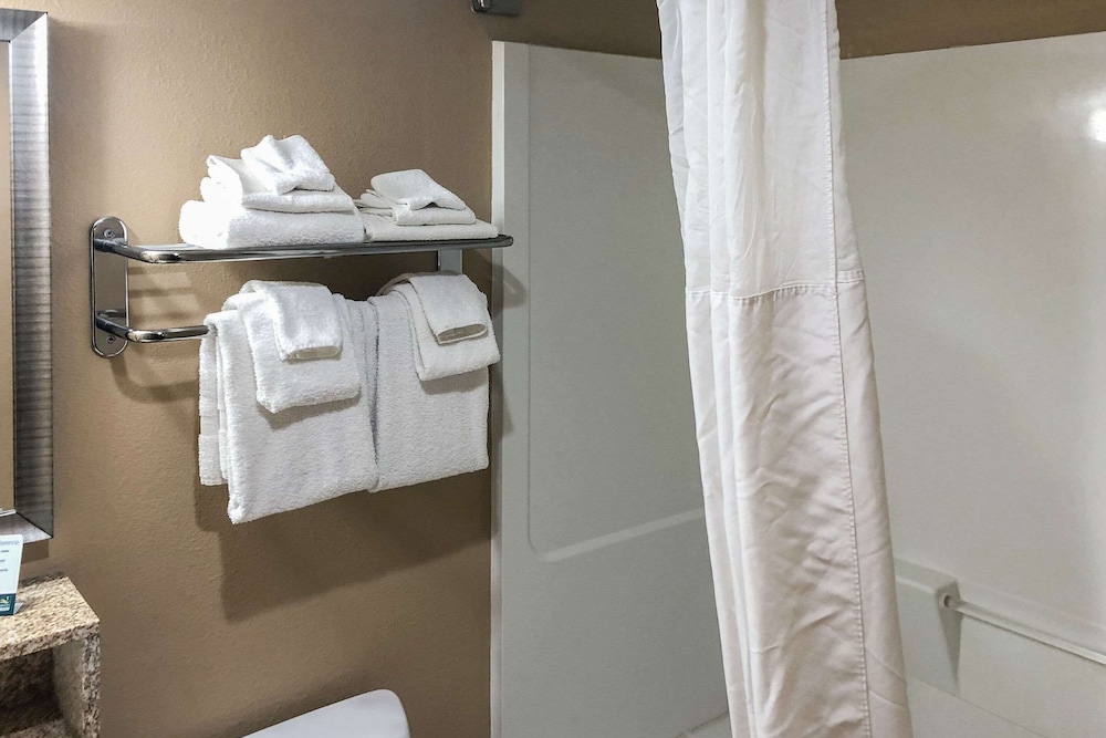 Quality Inn Near Joint Base Andrews-Washington Area 16/36