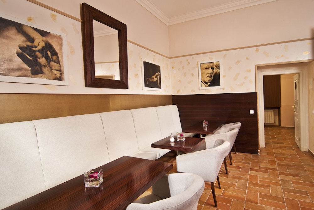 Hotel Praga 1 12/44