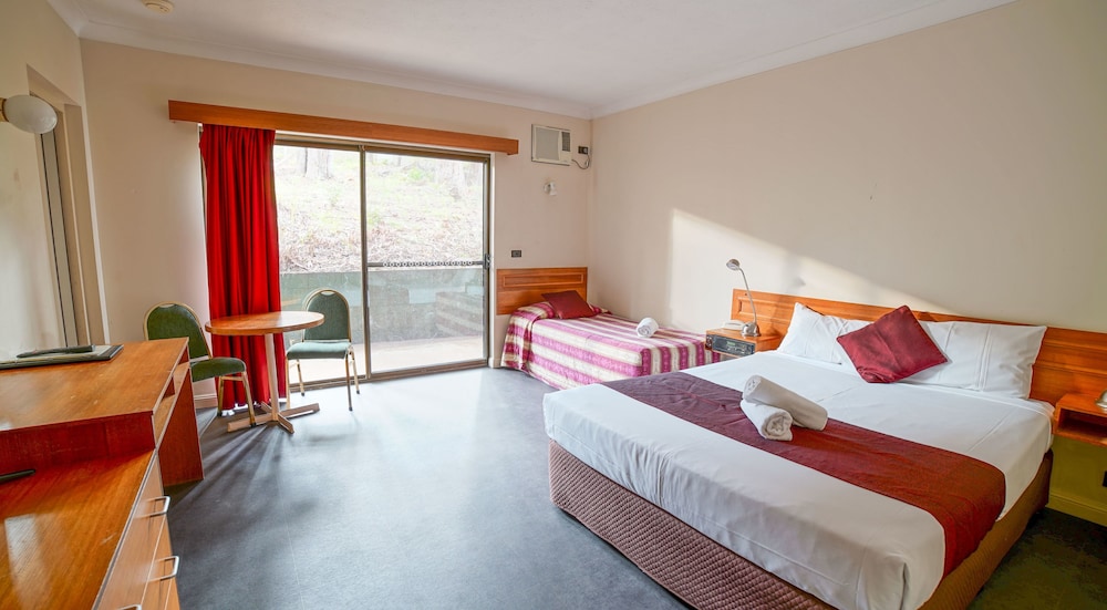 COMFORT, PET FRIENDLY