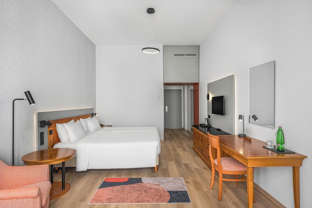 PLUS, SUPERIOR, DOUBLE BED