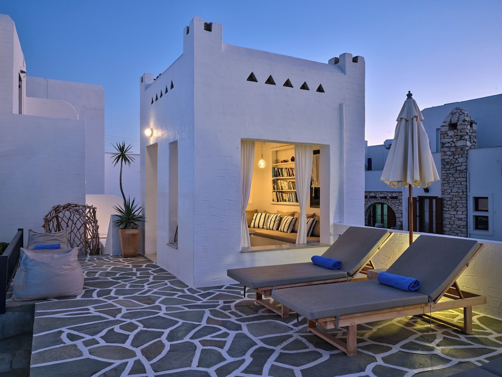 Aella Residence 25/50