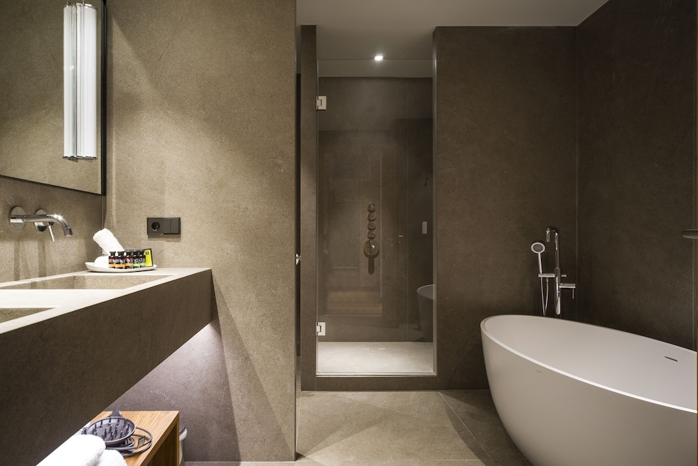 جناح جونيور بسرير كينج، Hotel Arbaso 2/5