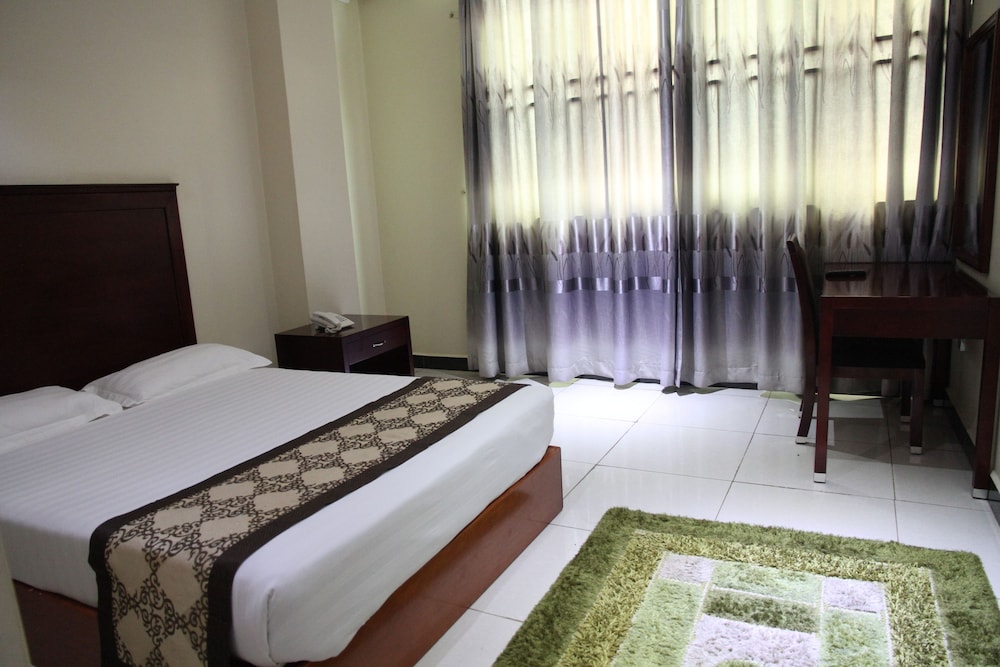 Namayiba Park Hotel 13/50