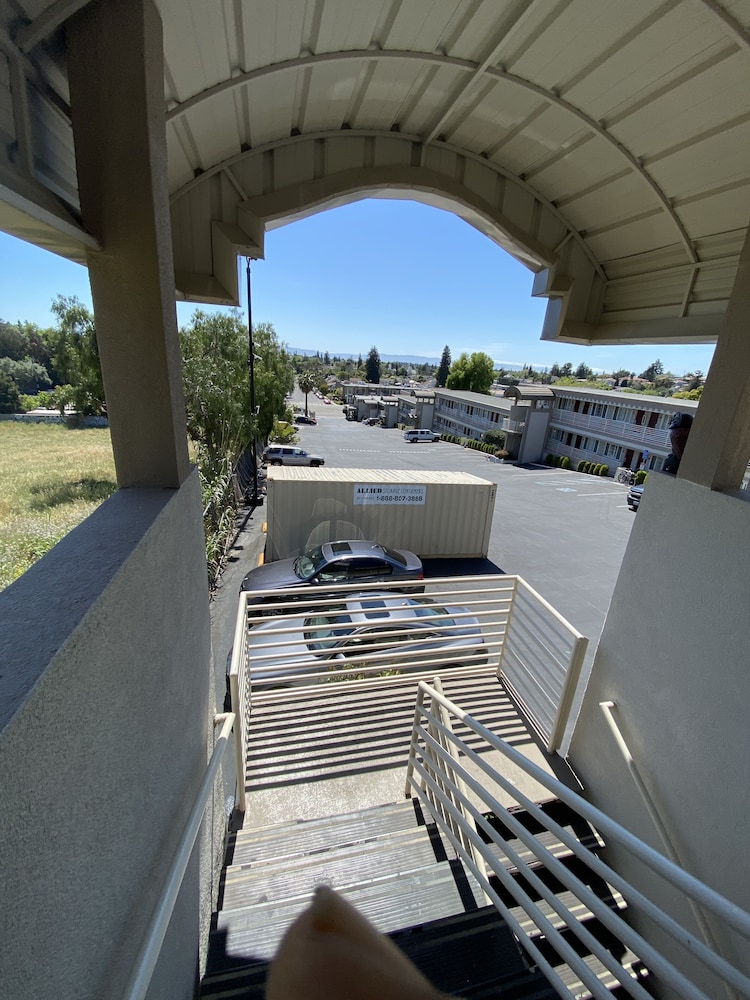 Budget Inn of Hayward 38/68
