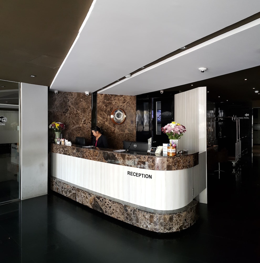 Serenotel Pattaya Beach Front 5/50