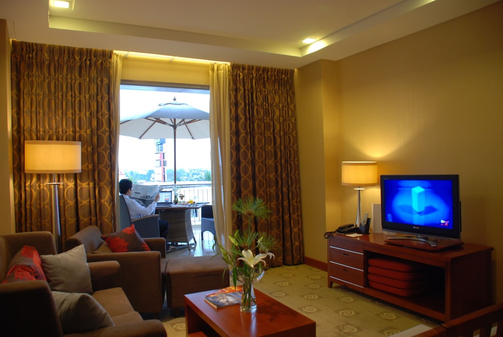 The Avenue Plaza Hotel 44/68