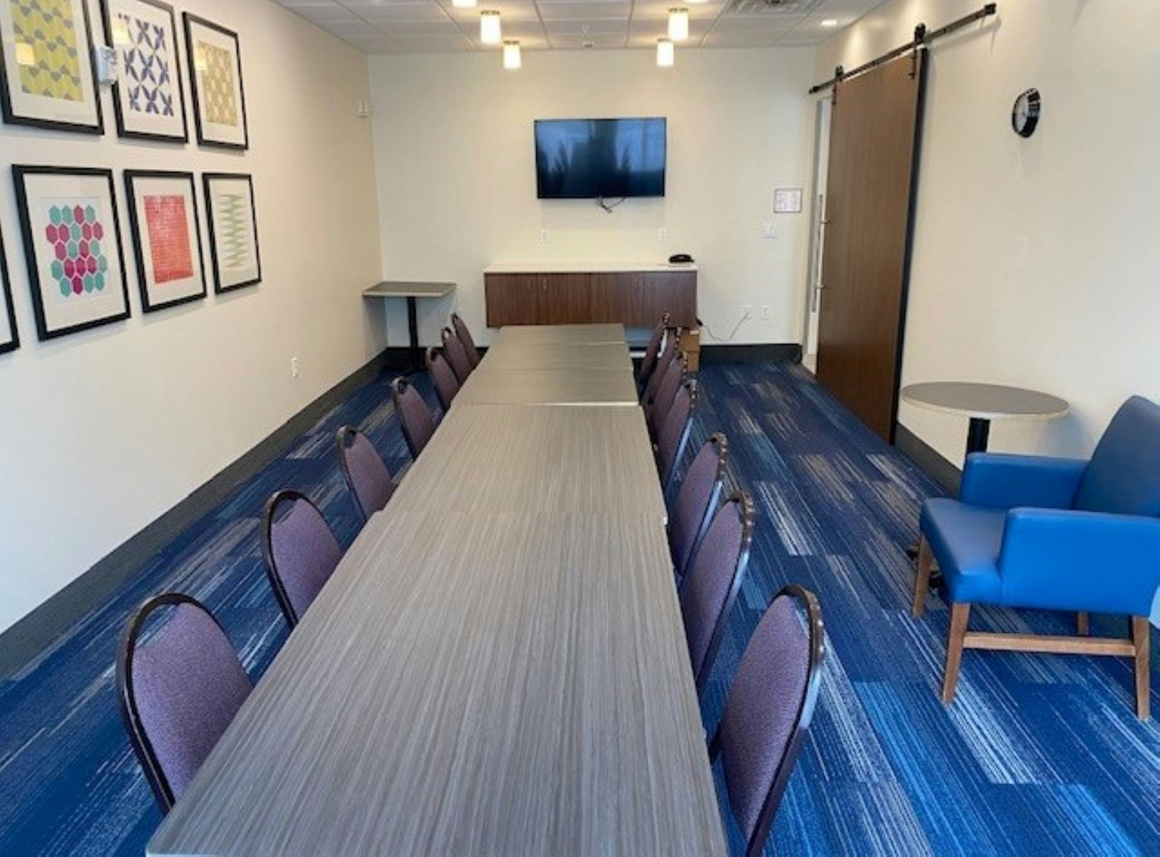 Holiday Inn Express and Suites Warrensburg North 54/58