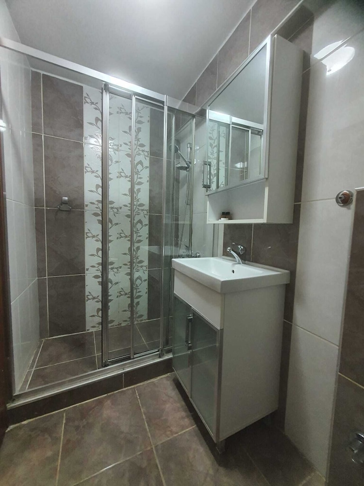 Omar Sultan Suites 29/33