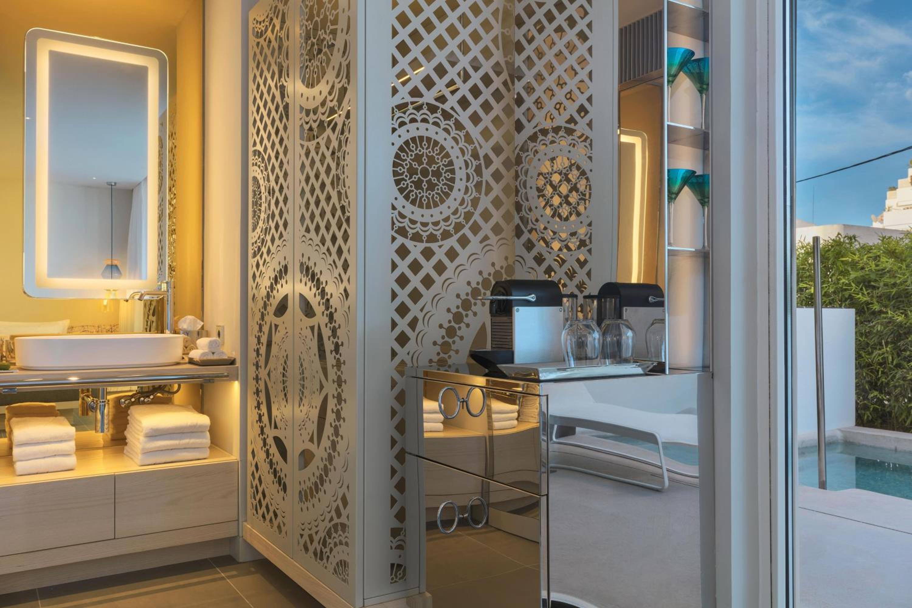 Deluxe, Twin Beds, Plunge Pool