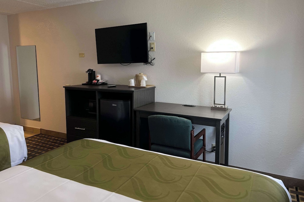Quality Inn & Suites Louisville East 16/28
