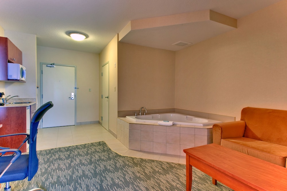 Holiday Inn Express Hotel Suites Edmonton South 18/50
