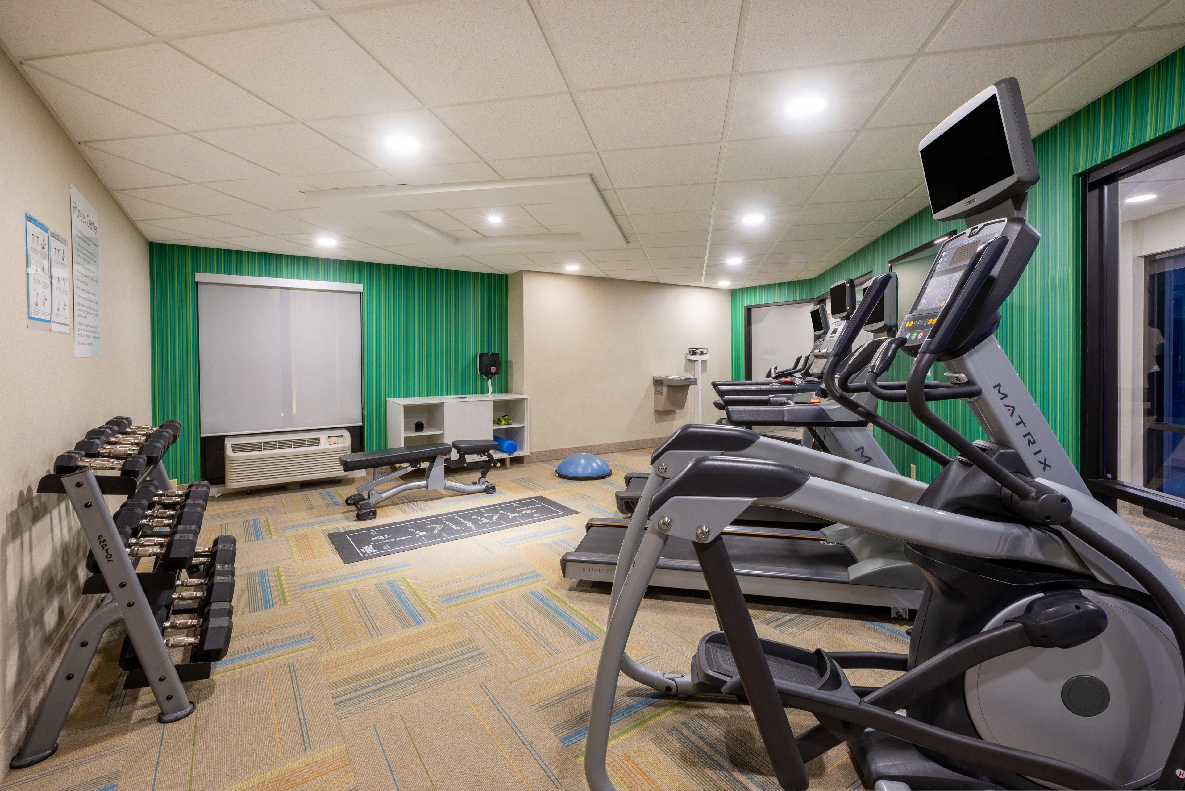 Holiday Inn Express & Suites North East (Erie I-90 Exit 41) 44/60