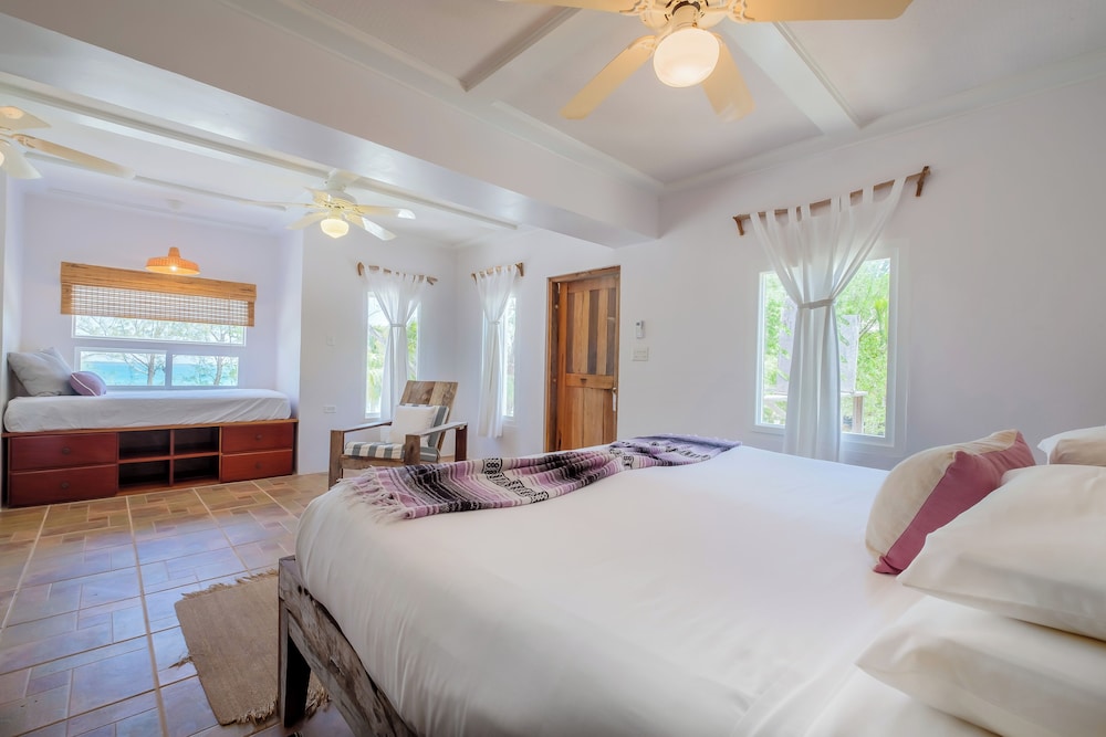 Premier, Cabana, King Bed, Ocean Front