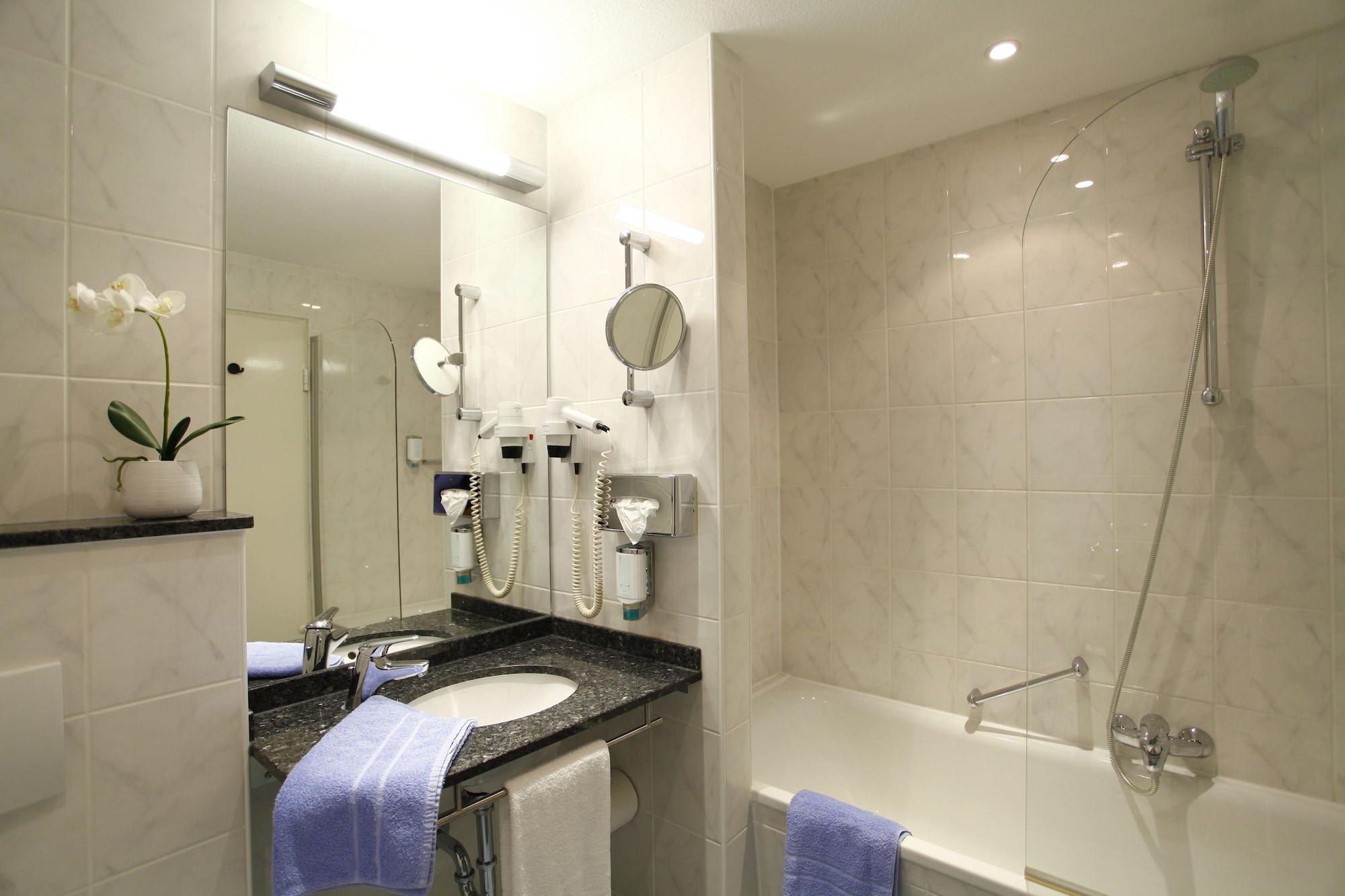 شقة بسرير كينج مع أريكة، Stadthotel Engel 4/4