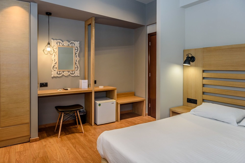 Agamemnon Hotel 24/67