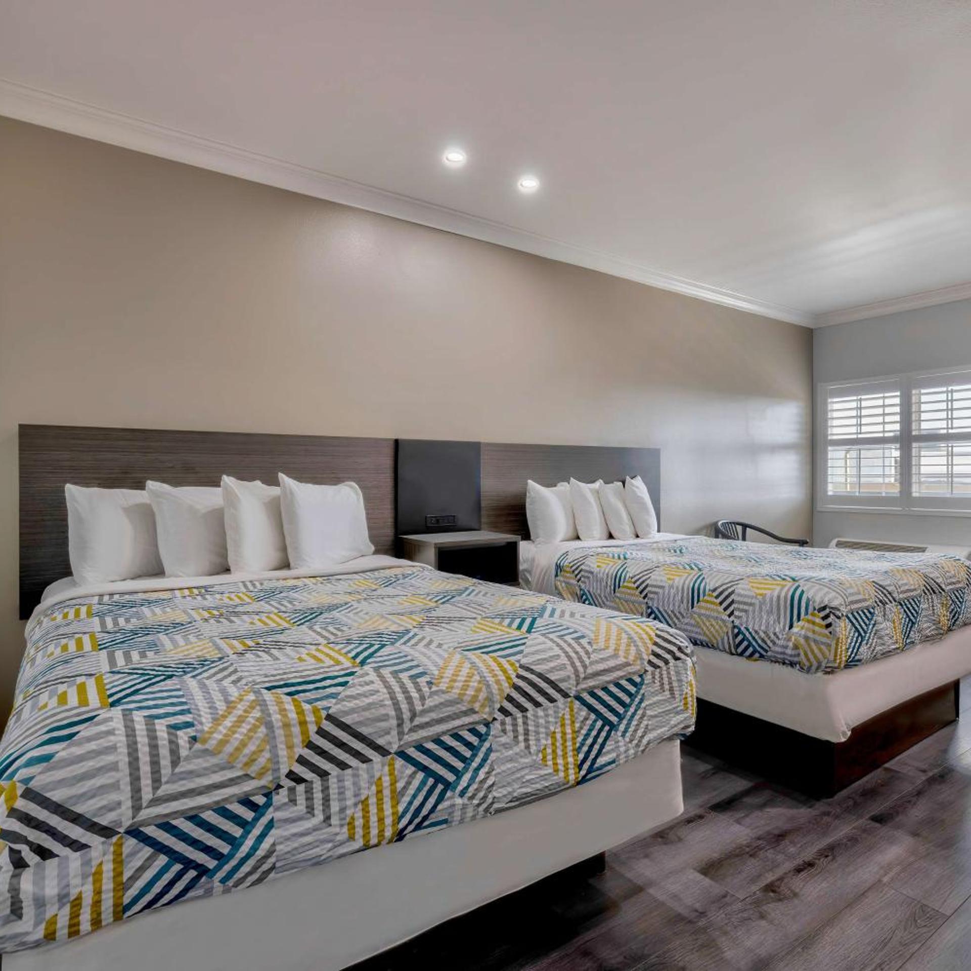 2 Queen Beds - Non-Smoking, Mini Fridge