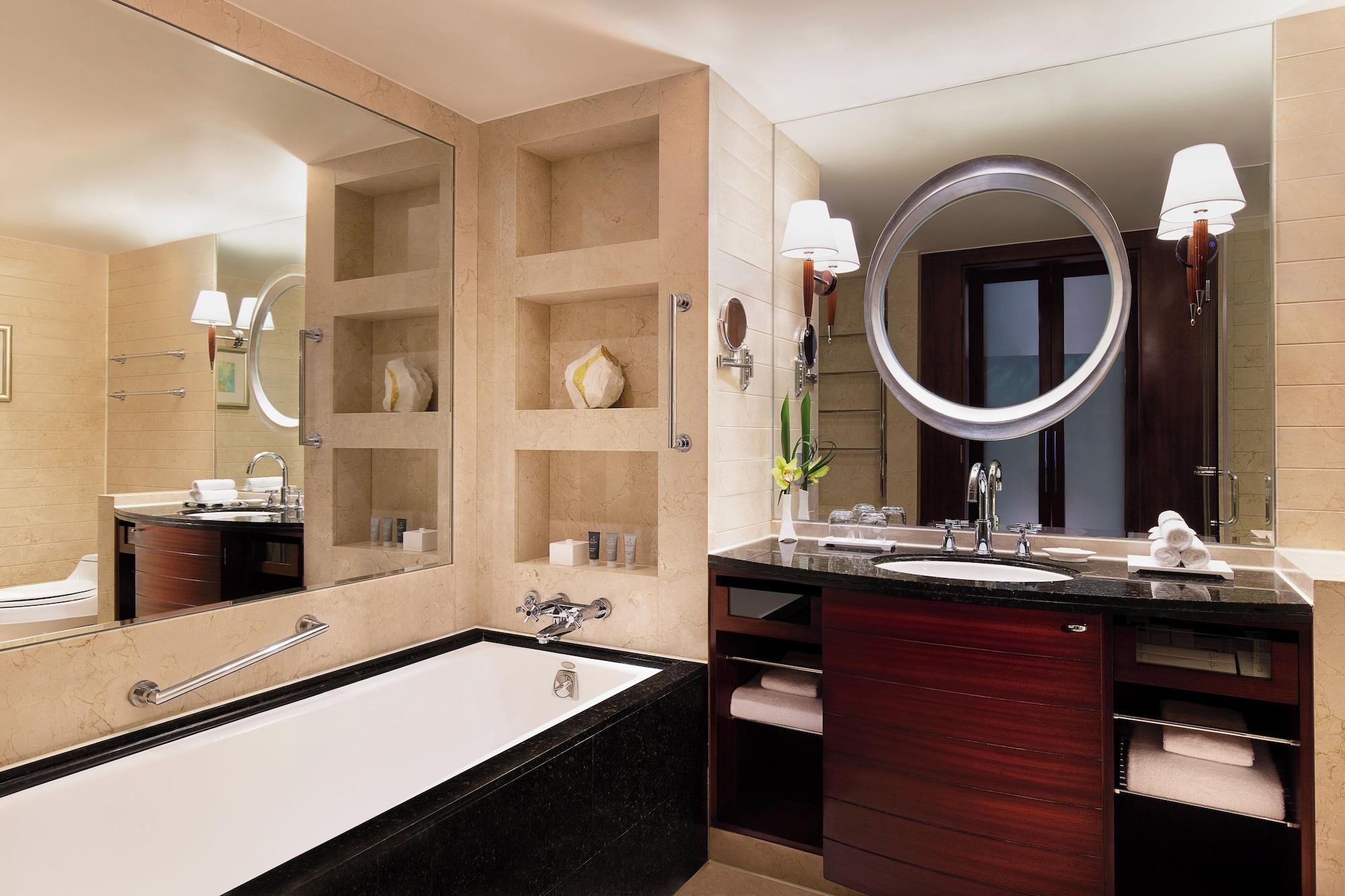 Studio, Suite, Skyline View, Executive Lounge Access