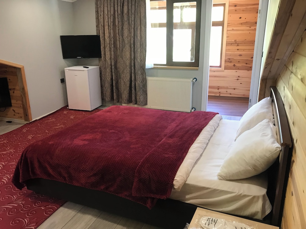 Yedigoller Hotel & Restaurant 12/47