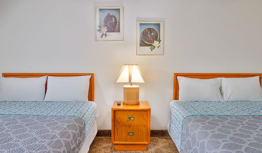 Diplomat Inn 28/58