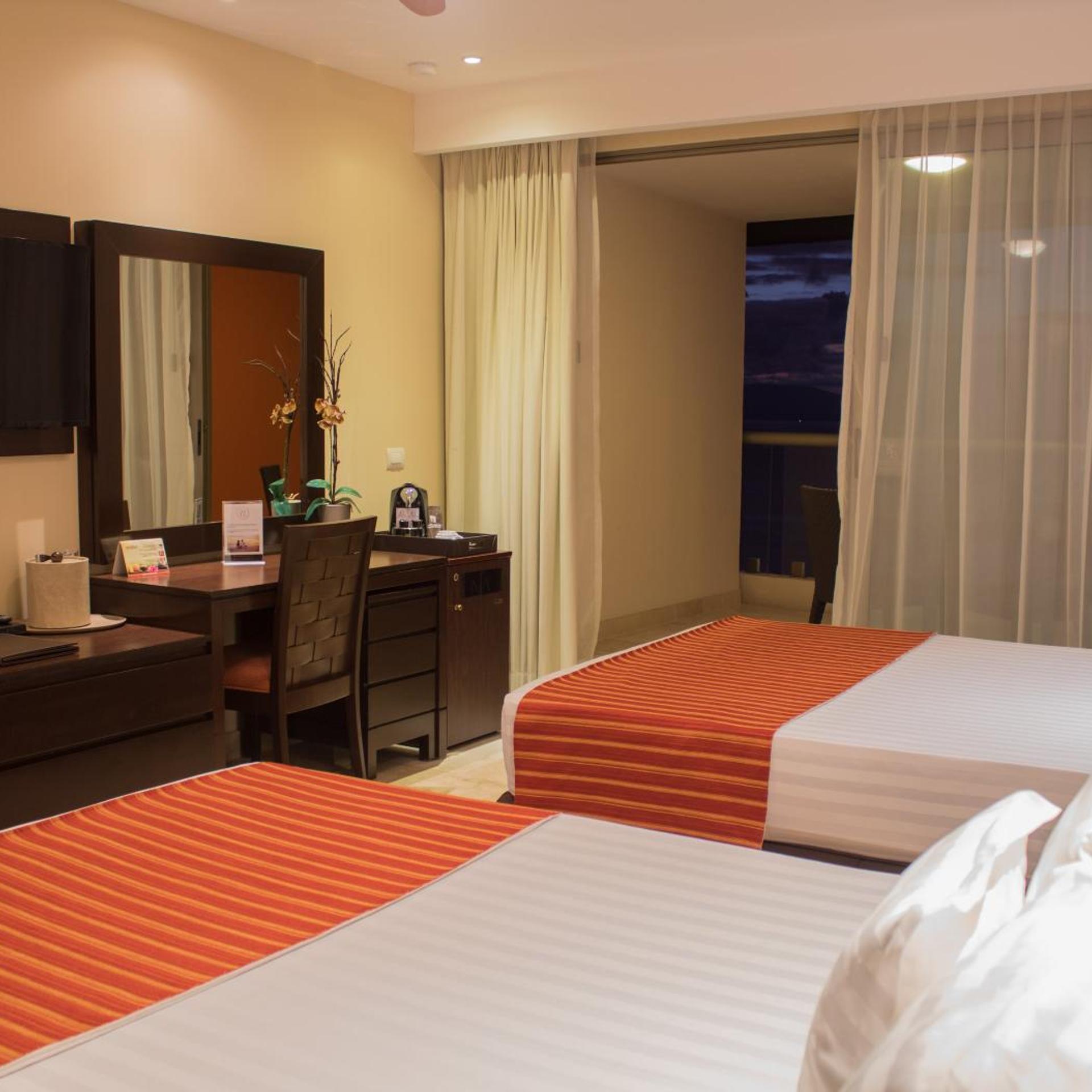 Deluxe, Ocean Front، Sunset Plaza Beach Resort 7/10