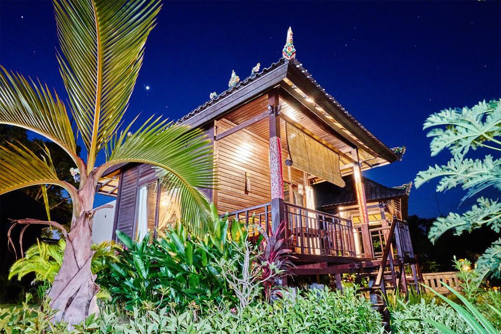 Sunrise Hut's Lembongan 8/54