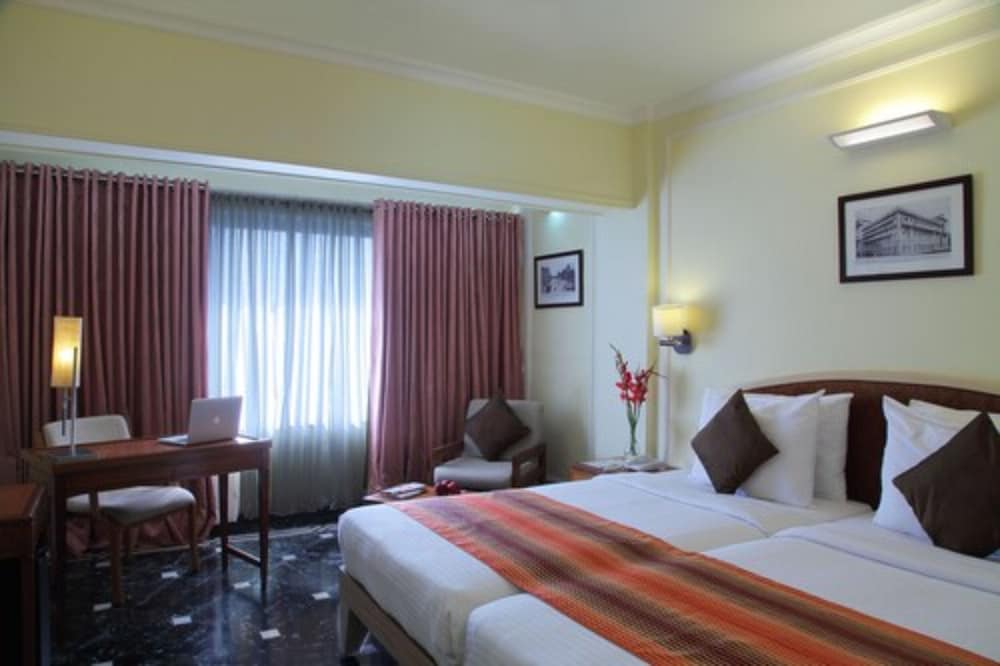 Hiltop Hotel 15/56