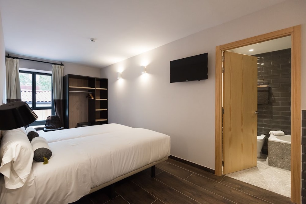 Hotel Sagarlore 23/59