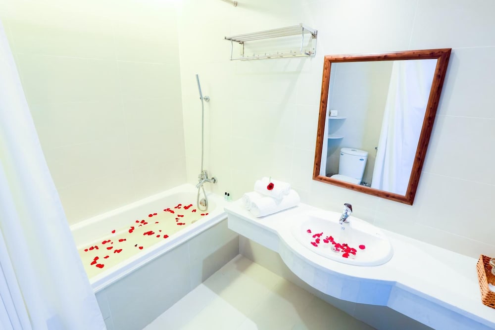 Dao Ngoc Hotel 46/47