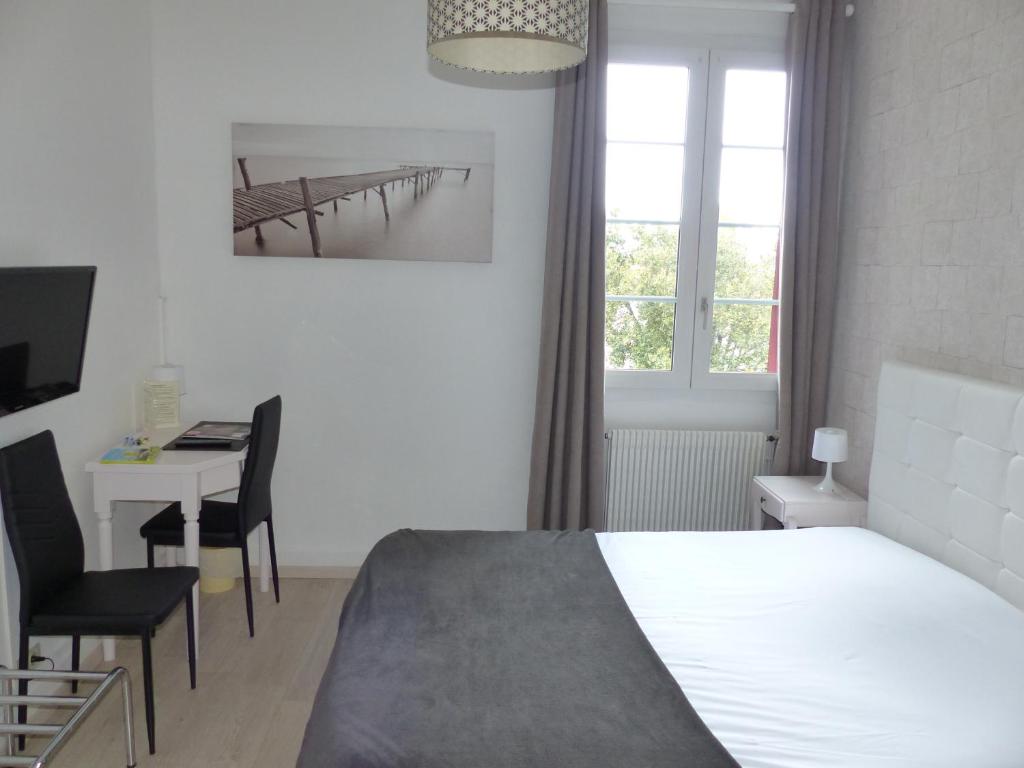 HOTEL AU COLOMBIER DU TOURON 12/23