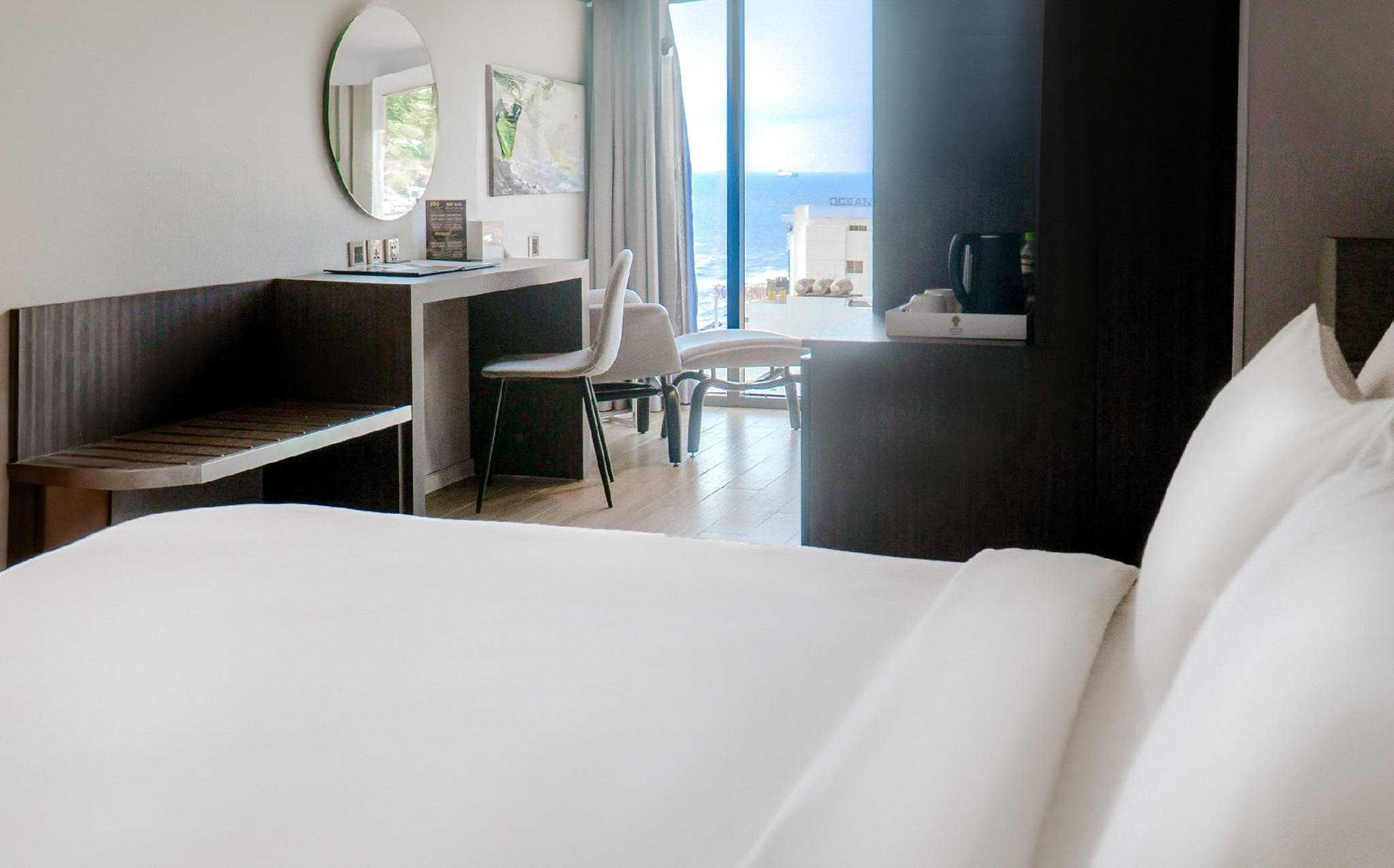 غرفة بغرفة نوم واحدة بإطلالة جزئية على البحر، Premier Pearl Hotel Vung Tau 2/2