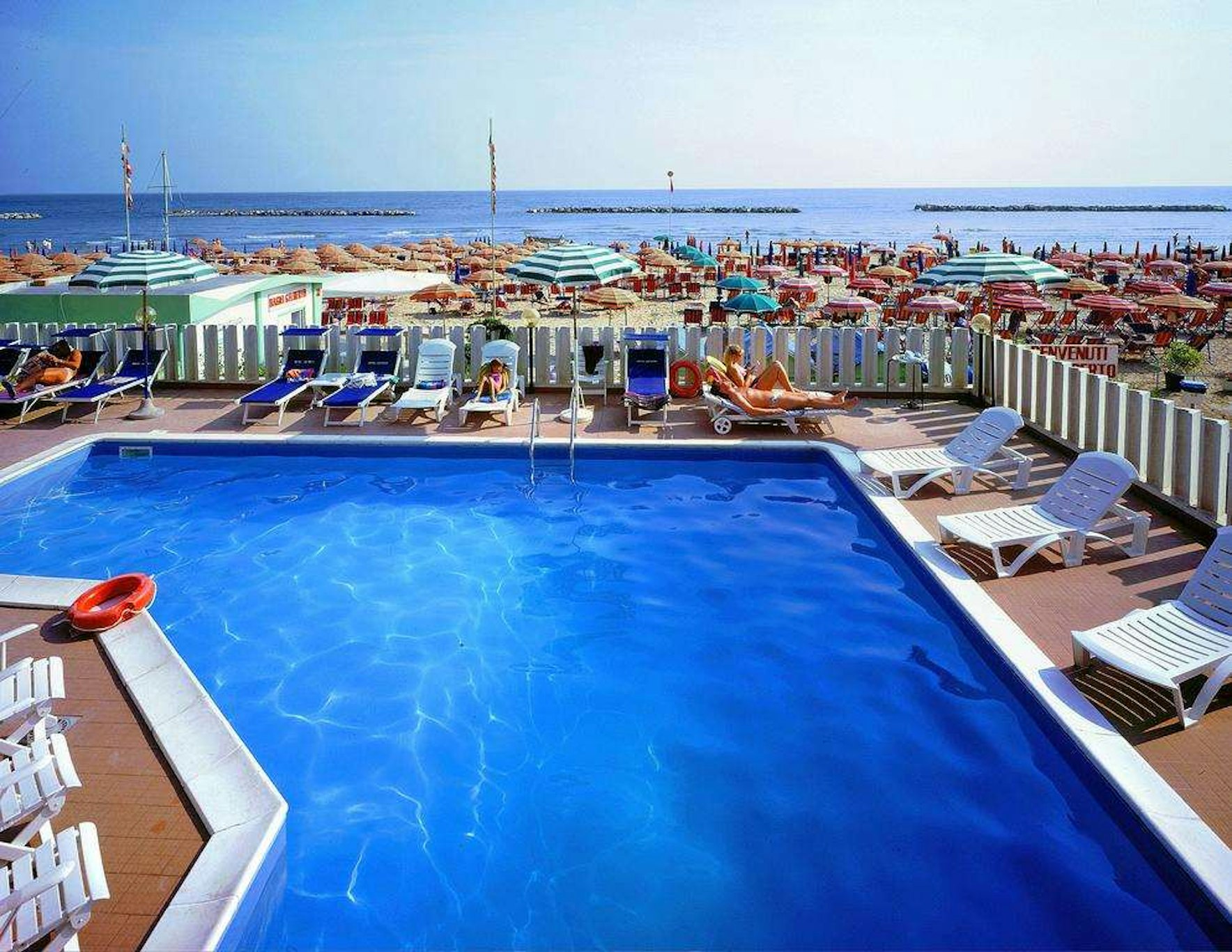 Astoria Beach Hotel 31/34