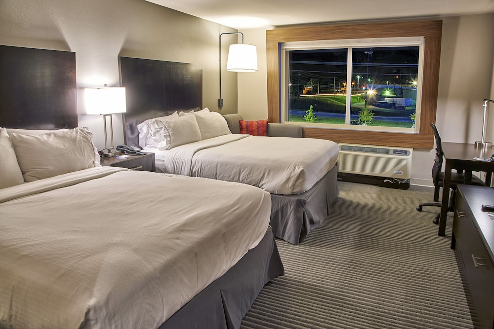 HOLIDAY INN EXPRESS AND SUITES TULSA NE - CLAREMORE 11/25