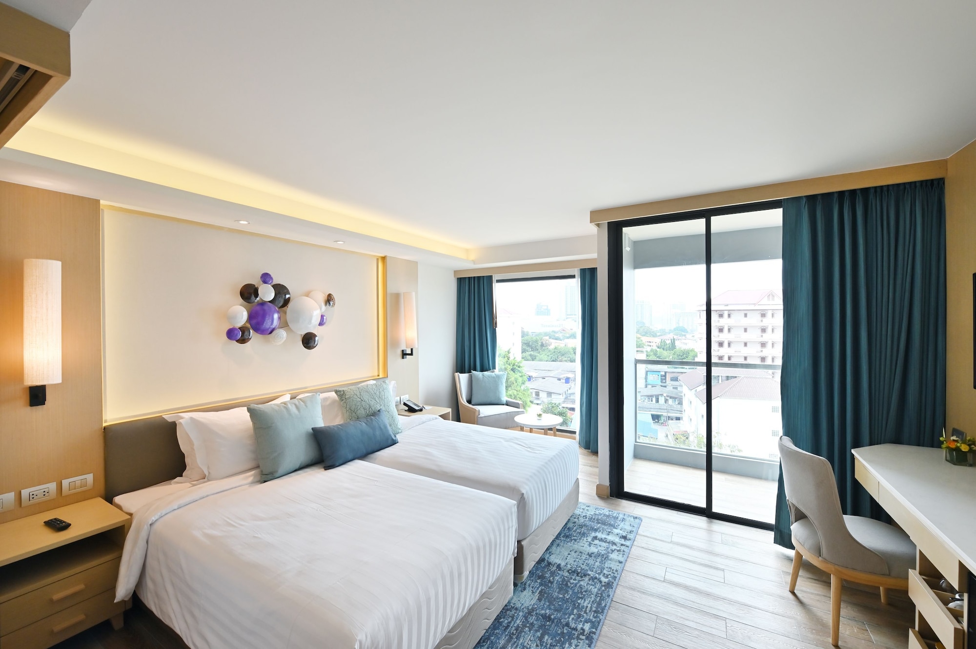 SUPERIOR ROOM