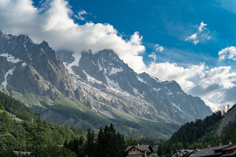 Th Courmayeur 53/57