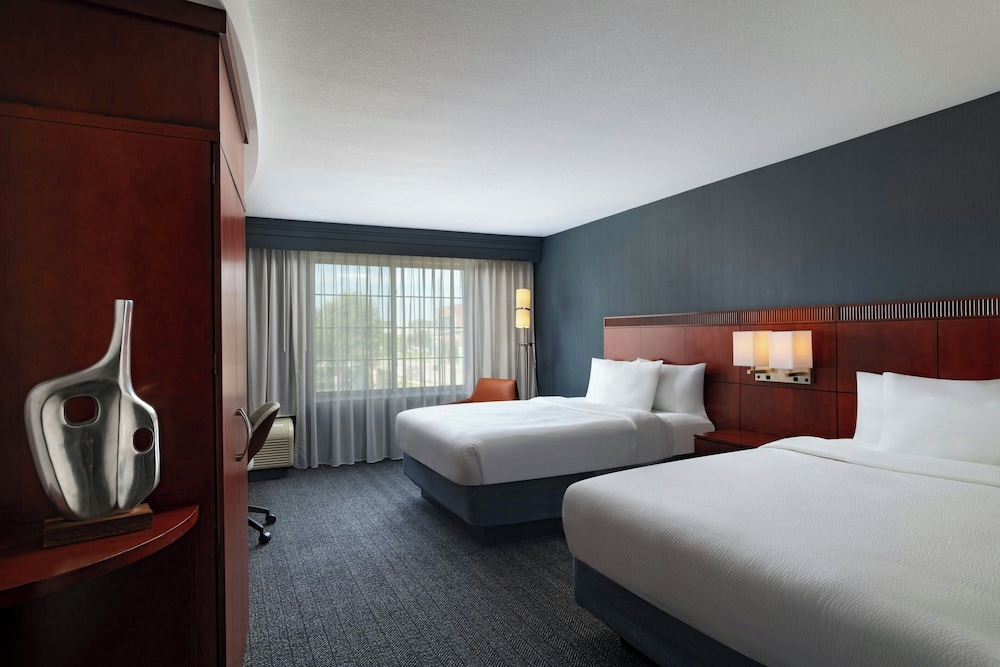 Courtyard Marriott Aksarben Village 16/50